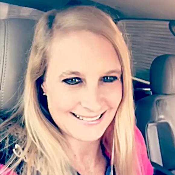 Meet your Posher, Loren Alexis - Picture 11 of 16